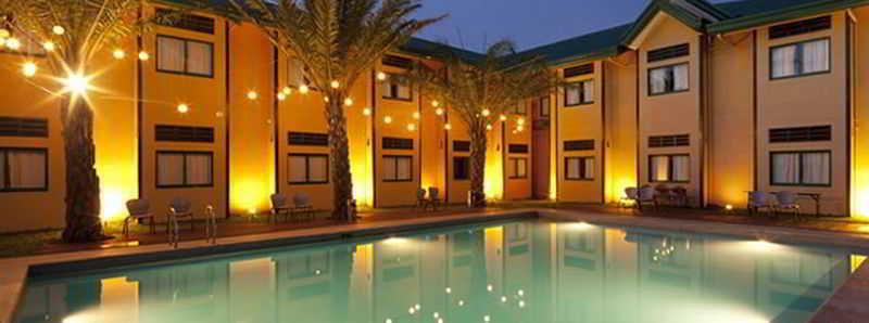 Microtel By Wyndham Cabanatuan Buitenkant foto