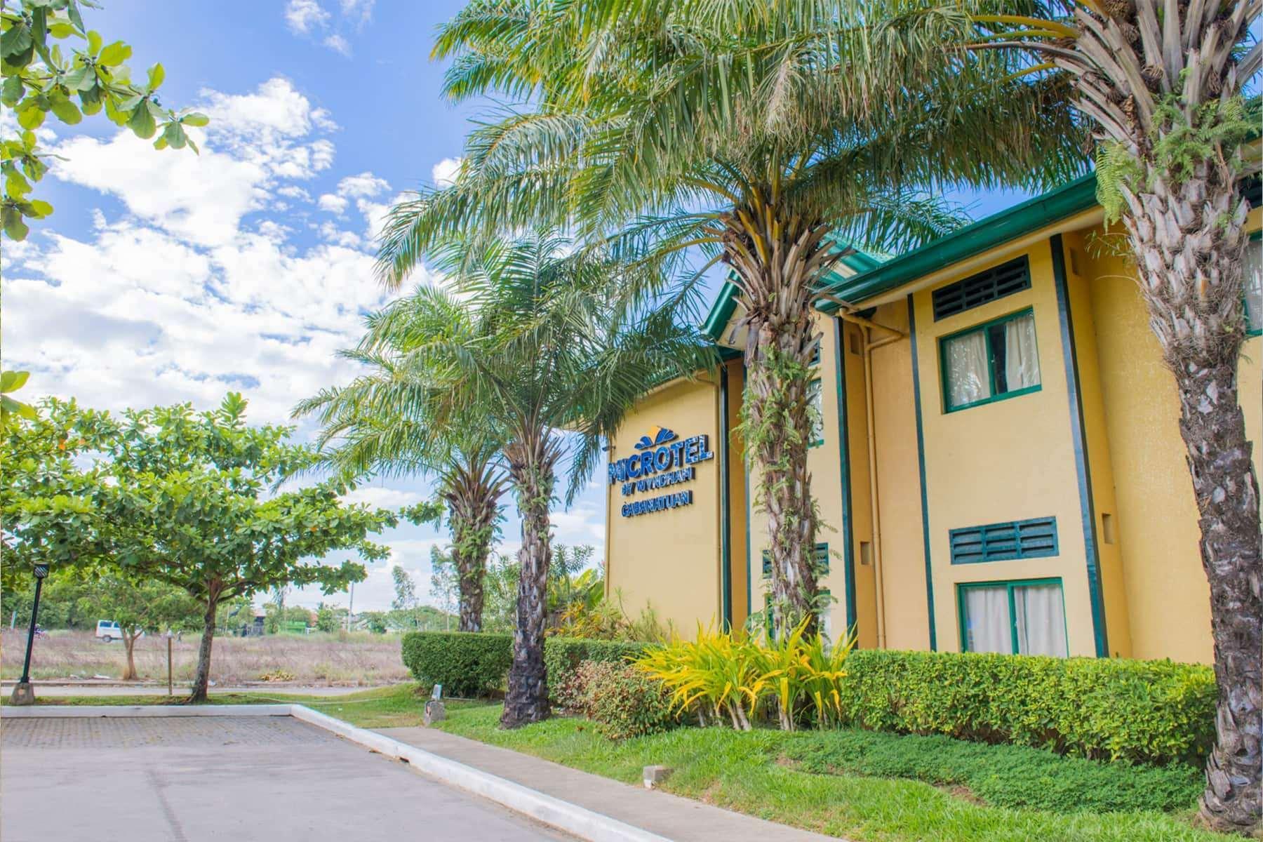 Microtel By Wyndham Cabanatuan Buitenkant foto