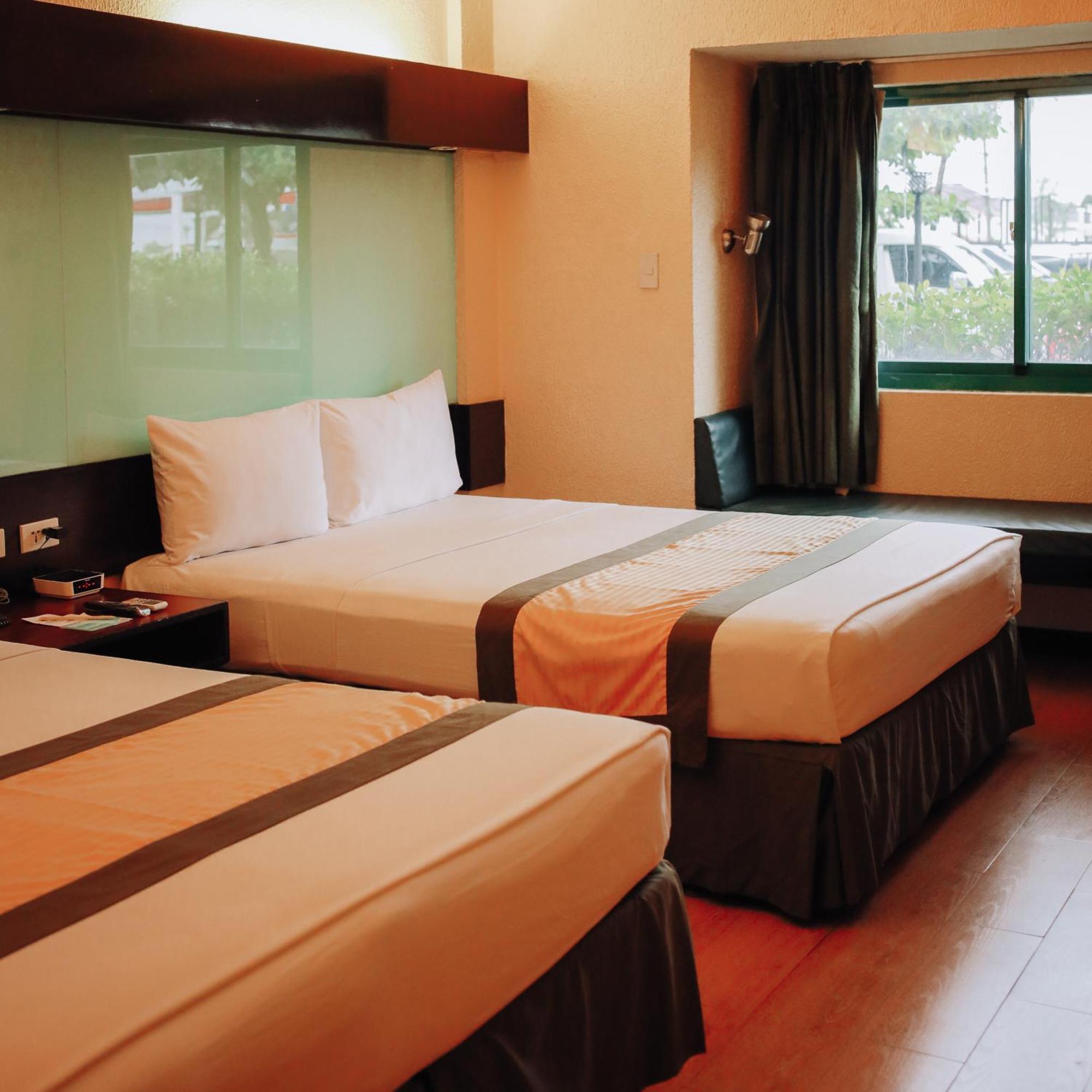Microtel By Wyndham Cabanatuan Buitenkant foto